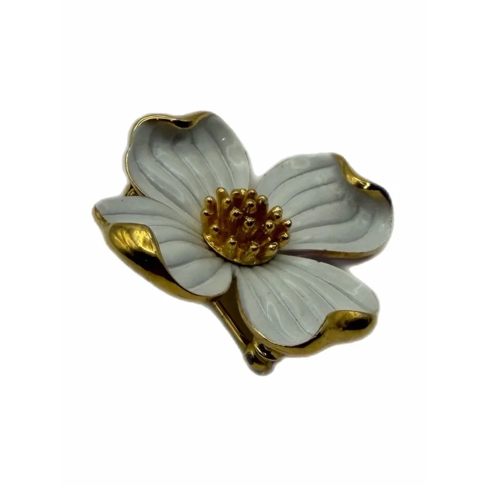 Vintage Trifari White Enamel Dogwood Flower Brooch Gold Tone Floral Pin